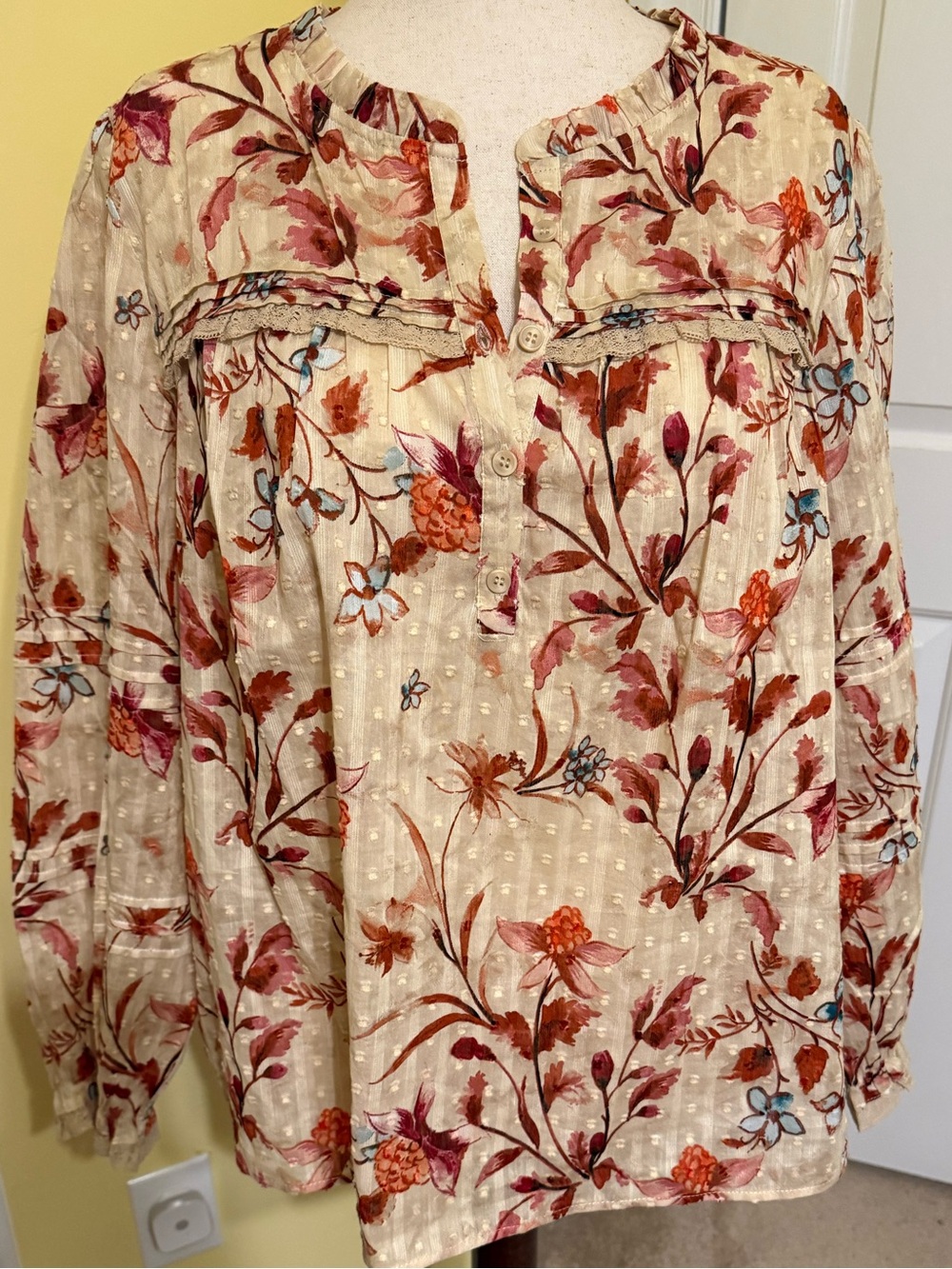 Daniel Rainn Beige Floral Button-Front Peasant Blouse